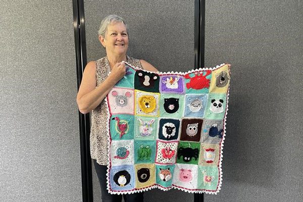 Gladys knitted blanket