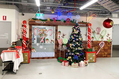 Christmas decorating competition 