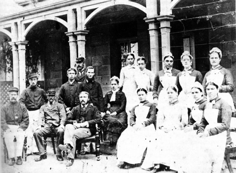 1882 Nurses and doctors