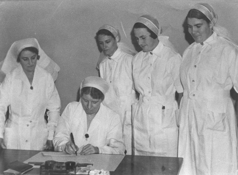 1938 – Nursing staff signing on for the first shift at the Royal Women’s Hospital