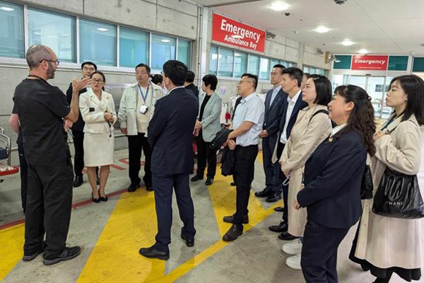 Chinese delegates touring STARS and RBWH