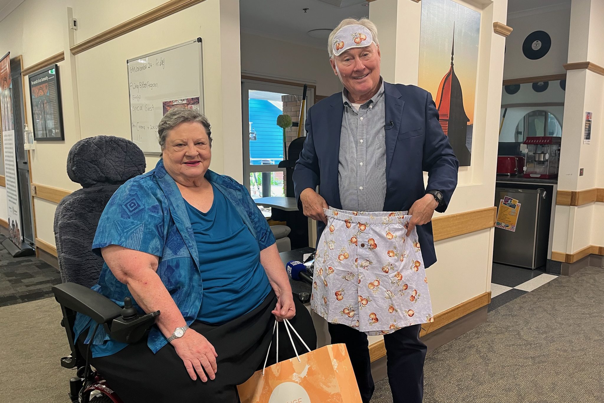 Cooinda House resident Christine invited Channel 9 journalist Bruce Paige to a virtual reality session and gave a special birthday gift.